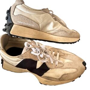 New Balance 327 Cream and Black Size 8